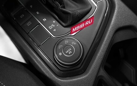 Volkswagen Tiguan II, 2019 год, 2 445 000 рублей, 24 фотография