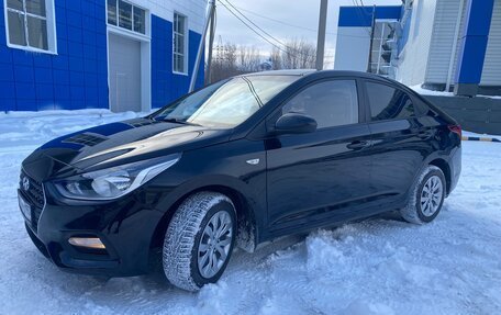 Hyundai Solaris II рестайлинг, 2018 год, 990 000 рублей, 1 фотография