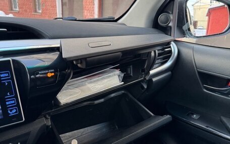 Toyota Hilux VIII, 2018 год, 3 499 999 рублей, 19 фотография