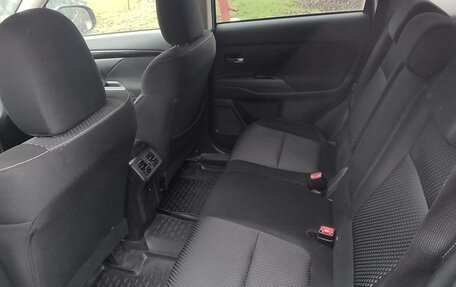 Mitsubishi Outlander III рестайлинг 3, 2019 год, 2 100 000 рублей, 7 фотография