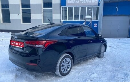 Hyundai Solaris II рестайлинг, 2018 год, 990 000 рублей, 4 фотография