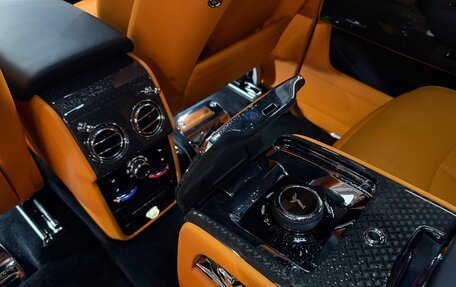 Rolls-Royce Cullinan, 2022 год, 39 990 000 рублей, 17 фотография