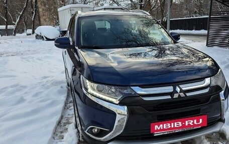 Mitsubishi Outlander III рестайлинг 3, 2015 год, 2 400 000 рублей, 2 фотография