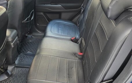 Mitsubishi Outlander III рестайлинг 3, 2015 год, 2 400 000 рублей, 15 фотография