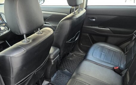 Mitsubishi Outlander III рестайлинг 3, 2015 год, 2 400 000 рублей, 16 фотография