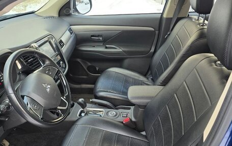 Mitsubishi Outlander III рестайлинг 3, 2015 год, 2 400 000 рублей, 17 фотография