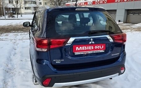 Mitsubishi Outlander III рестайлинг 3, 2015 год, 2 400 000 рублей, 7 фотография