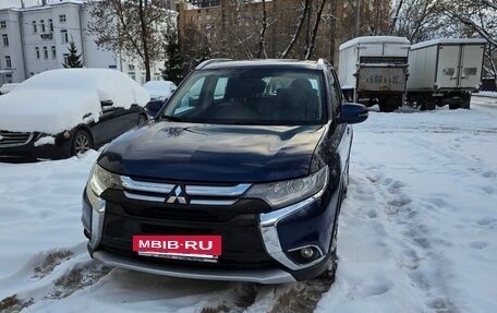 Mitsubishi Outlander III рестайлинг 3, 2015 год, 2 400 000 рублей, 9 фотография