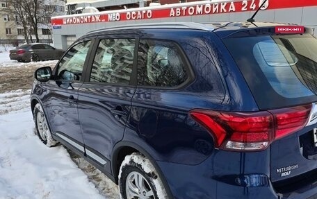 Mitsubishi Outlander III рестайлинг 3, 2015 год, 2 400 000 рублей, 12 фотография