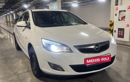 Opel Astra J, 2011 год, 590 000 рублей, 2 фотография