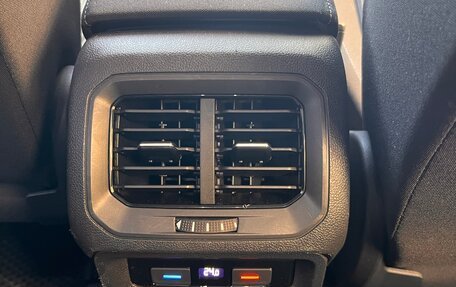 Volkswagen Tiguan II, 2021 год, 2 550 000 рублей, 9 фотография