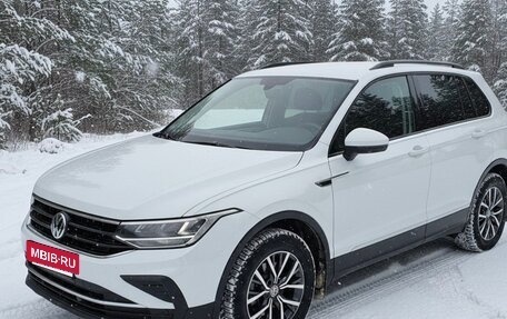Volkswagen Tiguan II, 2021 год, 2 550 000 рублей, 2 фотография