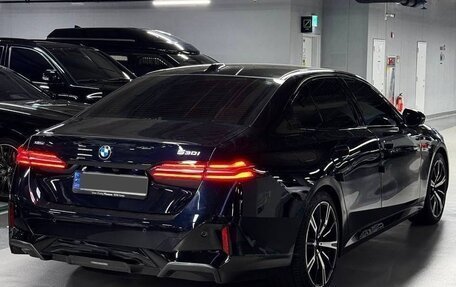 BMW 5 серия, 2024 год, 5 900 000 рублей, 2 фотография