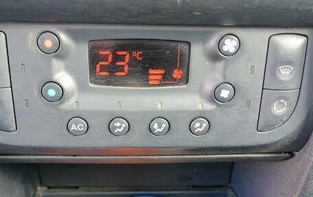 Renault Clio III, 2003 год, 350 000 рублей, 12 фотография