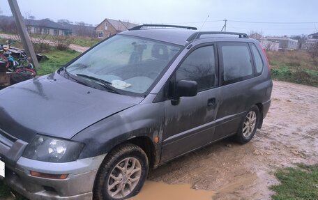 Mitsubishi Space Runner II, 2001 год, 420 000 рублей, 3 фотография