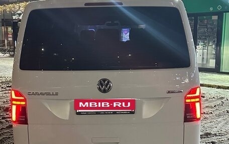 Volkswagen Caravelle T6 рестайлинг, 2021 год, 4 450 000 рублей, 3 фотография