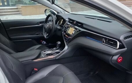 Toyota Camry, 2019 год, 2 500 000 рублей, 3 фотография