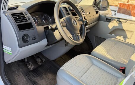 Volkswagen Transporter T5 рестайлинг, 2013 год, 1 975 000 рублей, 9 фотография