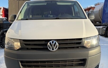 Volkswagen Transporter T5 рестайлинг, 2013 год, 1 975 000 рублей, 2 фотография