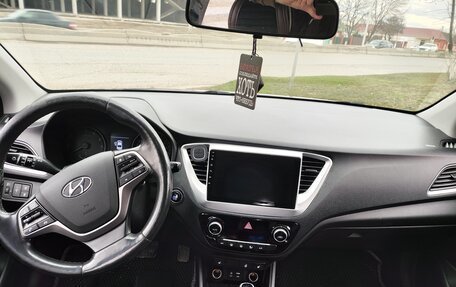 Hyundai Solaris II рестайлинг, 2018 год, 1 450 000 рублей, 4 фотография