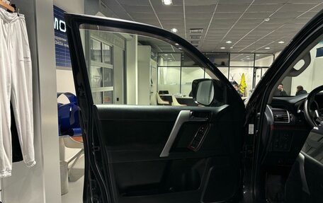 Toyota Land Cruiser Prado 150 рестайлинг 2, 2014 год, 3 450 000 рублей, 29 фотография