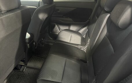Mitsubishi Outlander III рестайлинг 3, 2014 год, 1 549 800 рублей, 6 фотография