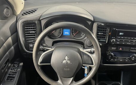 Mitsubishi Outlander III рестайлинг 3, 2014 год, 1 549 800 рублей, 10 фотография