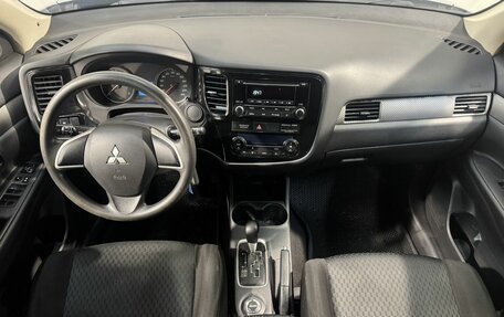 Mitsubishi Outlander III рестайлинг 3, 2014 год, 1 549 800 рублей, 9 фотография