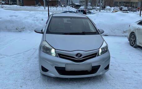 Toyota Vitz, 2013 год, 610 000 рублей, 1 фотография