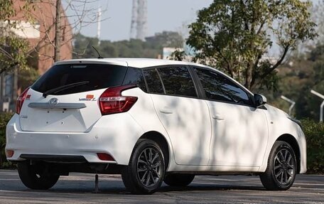 Toyota Yaris XP150 рестайлинг, 2022 год, 1 300 000 рублей, 5 фотография