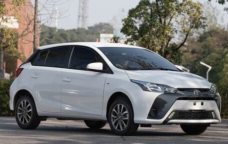Toyota Yaris XP150 рестайлинг, 2022 год, 1 300 000 рублей, 3 фотография