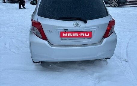 Toyota Vitz, 2013 год, 610 000 рублей, 3 фотография