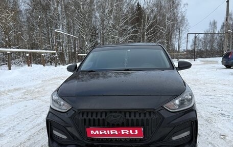 Hyundai Solaris II рестайлинг, 2018 год, 1 100 000 рублей, 1 фотография