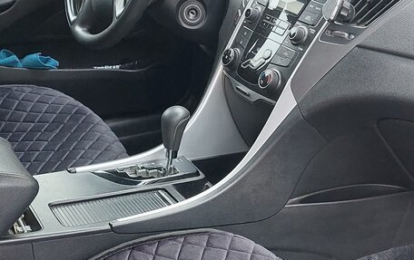 Hyundai Sonata VI, 2010 год, 950 000 рублей, 12 фотография