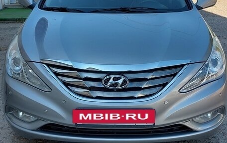 Hyundai Sonata VI, 2010 год, 950 000 рублей, 2 фотография