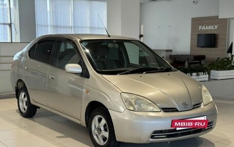 Toyota Prius IV XW50, 2002 год, 319 000 рублей, 3 фотография
