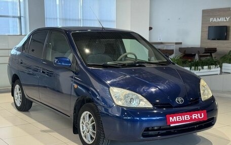 Toyota Prius IV XW50, 2000 год, 399 000 рублей, 3 фотография