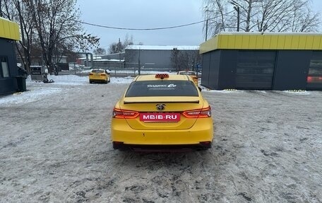 Toyota Camry, 2022 год, 2 200 000 рублей, 3 фотография