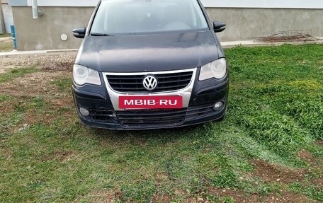 Volkswagen Touran III, 2008 год, 410 000 рублей, 2 фотография