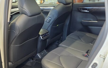 Toyota Highlander, 2025 год, 5 750 000 рублей, 23 фотография