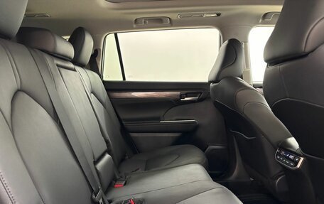 Toyota Highlander, 2025 год, 6 090 000 рублей, 13 фотография