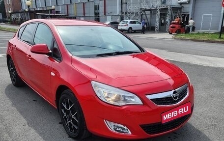 Opel Astra J, 2011 год, 759 999 рублей, 1 фотография