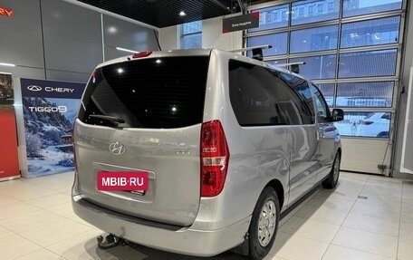 Hyundai H-1 II рестайлинг, 2017 год, 2 235 000 рублей, 4 фотография