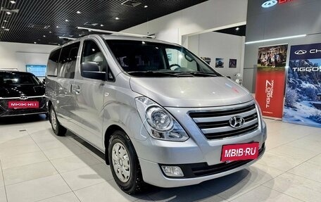 Hyundai H-1 II рестайлинг, 2017 год, 2 235 000 рублей, 3 фотография
