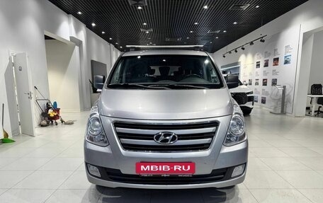 Hyundai H-1 II рестайлинг, 2017 год, 2 235 000 рублей, 2 фотография