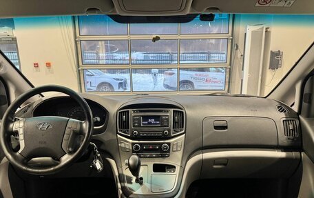 Hyundai H-1 II рестайлинг, 2017 год, 2 235 000 рублей, 16 фотография