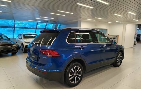 Volkswagen Tiguan II, 2019 год, 2 470 000 рублей, 2 фотография