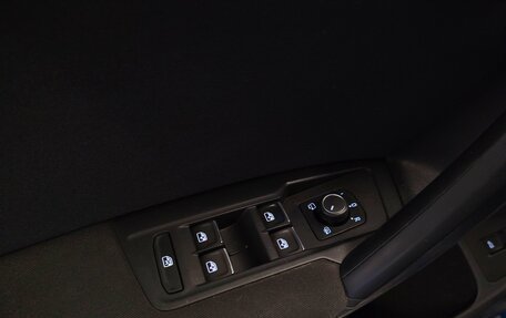 Volkswagen Tiguan II, 2019 год, 2 470 000 рублей, 10 фотография