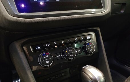 Volkswagen Tiguan II, 2019 год, 2 470 000 рублей, 13 фотография