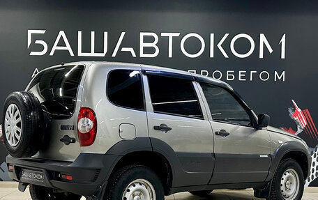 Chevrolet Niva I рестайлинг, 2015 год, 580 000 рублей, 4 фотография